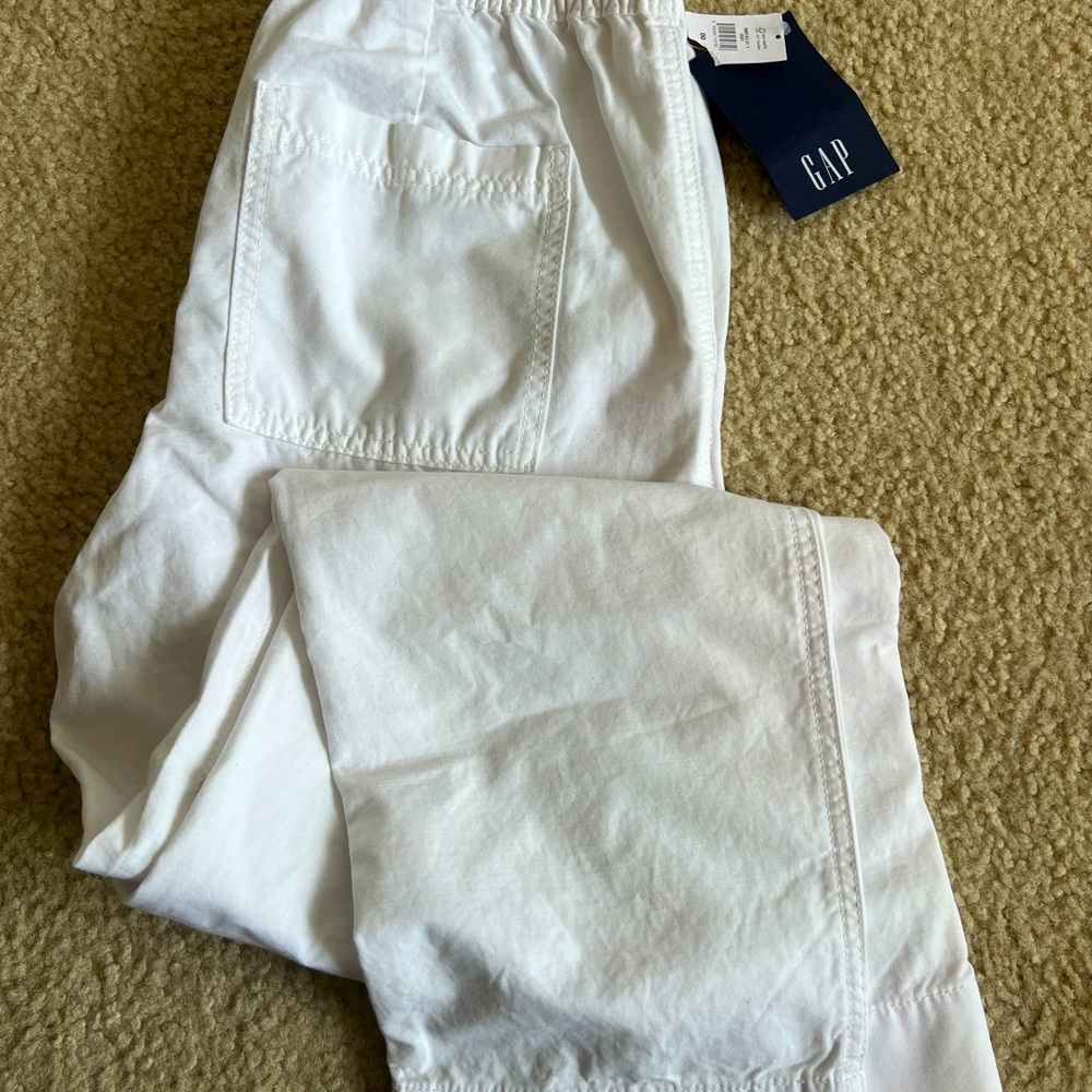 Never worn nwt white pants